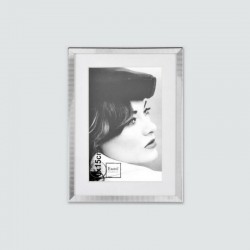 Grooved metal photo frame, silver color